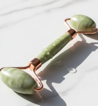 Best Jade Roller for Reducing Puffiness