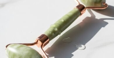 Best Jade Roller for Reducing Puffiness
