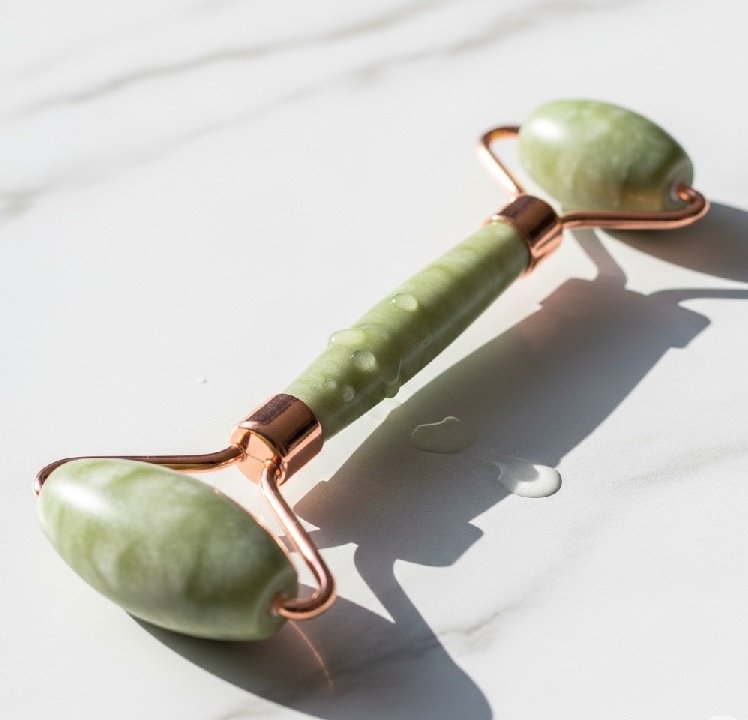 Best Jade Roller for Reducing Puffiness