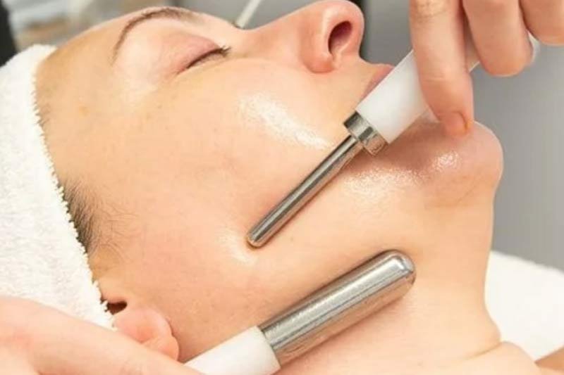 Microcurrent Benefits for Glowing Skin